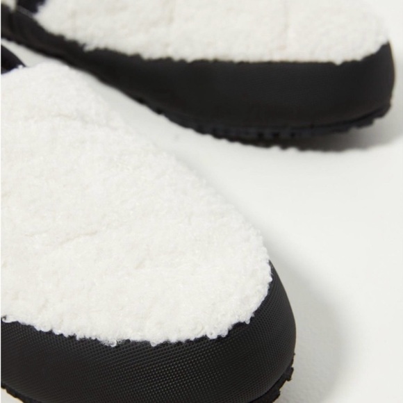 P448 Laby Slip On White and Black Slip-On Sneakers - Picture 4 of 5